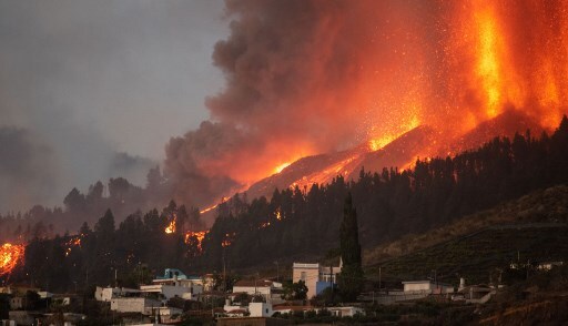 Lava del volcán Cumbre Vieja ‘devora’ casas en isla española de La Palma