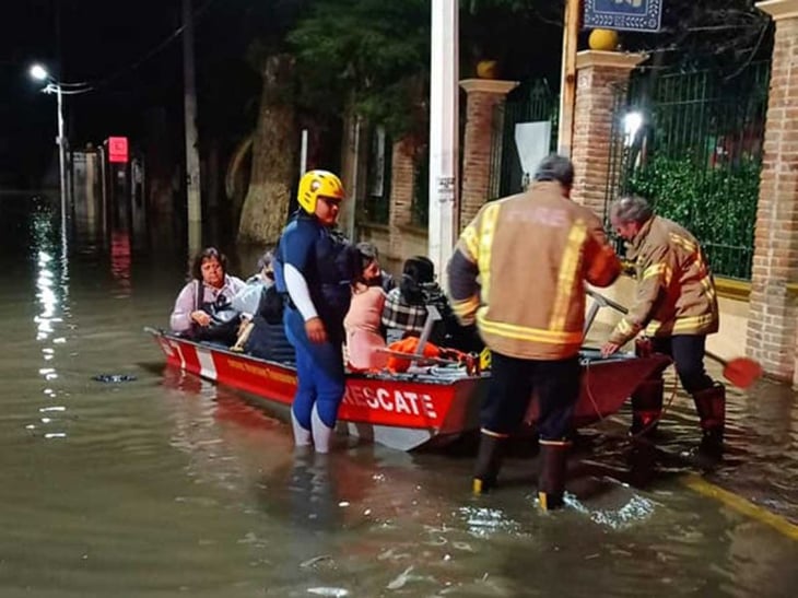 Por inundaciones evacuan viviendas en Querétaro