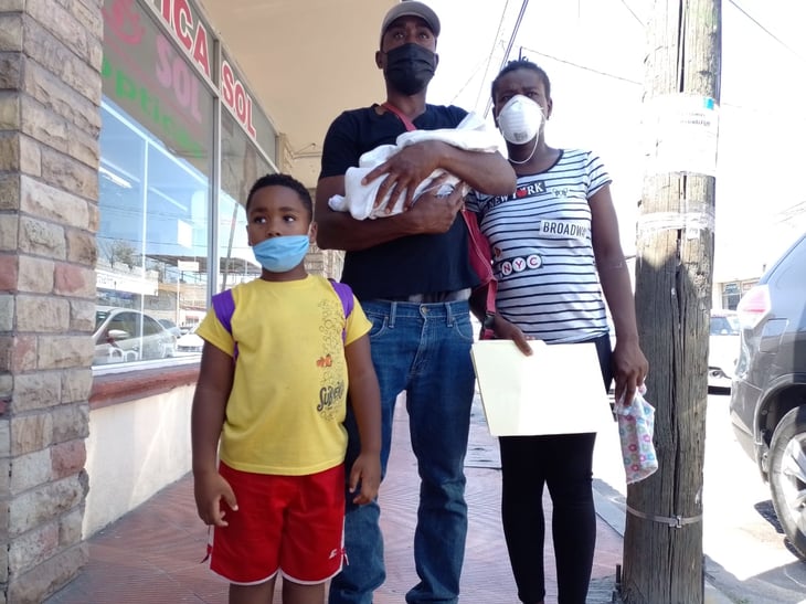 Registran a bebé haitiana que nació en la Región Centro; su familia permanecerá en Monclova 