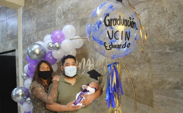 Celebran 'graduación' de bebé prematuro en Coahuila