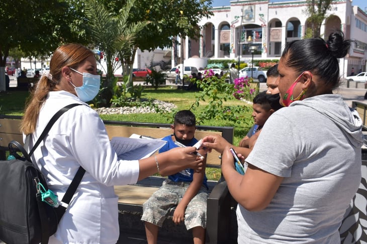 Niños y niñas hasta 9 años reciben vacuna triple viral en Monclova 