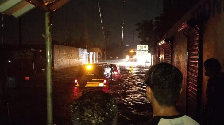 Tormenta eléctrica y lluvia fuerte deja afectaciones en Nuevo León