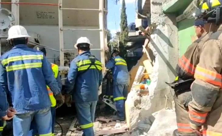 Tren descarrila y daña viviendas en Ecatepec