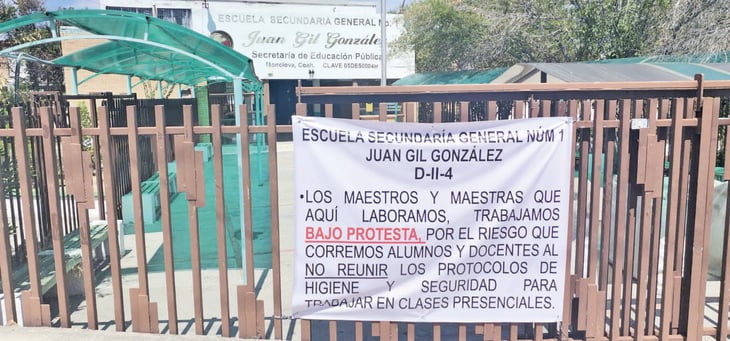 Docentes de la Juan Gil González en Monclova trabajan bajo protesta
