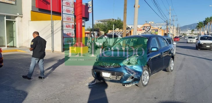 Conductor invade carril y provoca accidente en Monclova