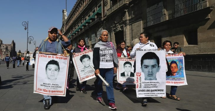 AMLO se reúne con padres de los 43 normalistas de Ayotzinapa