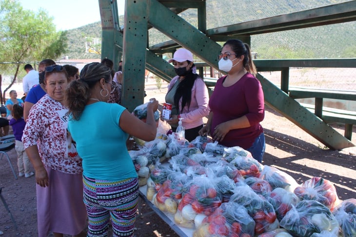 Familias ejidatarias en Castaños reciben brigada multidisciplinaria 