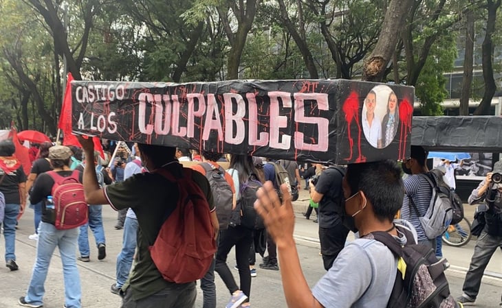Marchan a 7 años de la desaparición de los 43 normalistas de Ayotzinapa