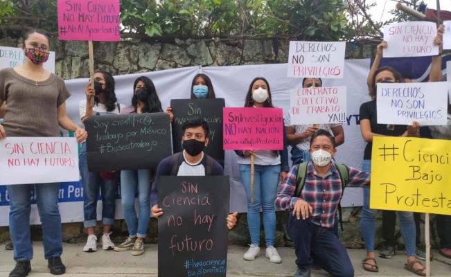 Catedráticos de Oaxaca exigen que reconozcan sus derechos laborales