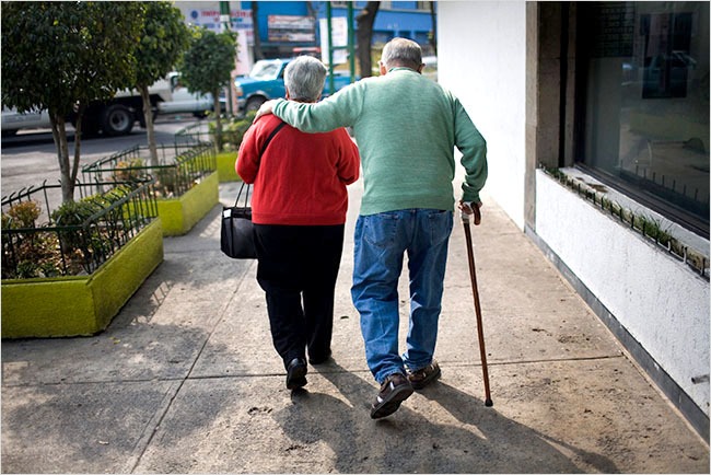 Adultos mayores se incorporan al 65 y más en Monclova