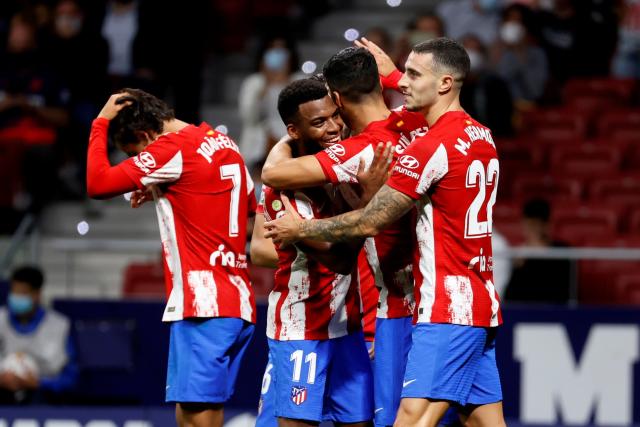 Thomas Lemar y Luis Suárez adelantan al Atlético de Madrid al descanso