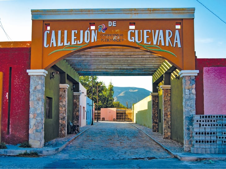 El turismo visita en Ciénegas el callejón de Guevara