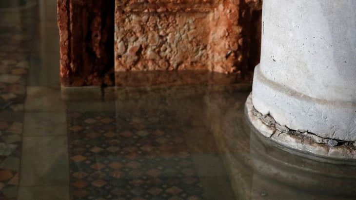 El agua vuelve a entrar en la plaza y basílica de San Marcos de Venecia