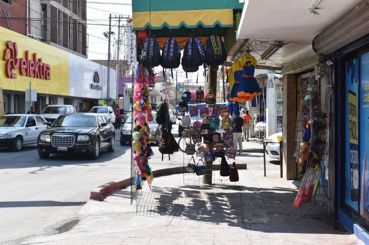 El comercio informal invade las banquetas de la zona centro de Monclova