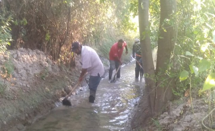 Trabaja ecología en limpieza de 'la saca' en San Buena  