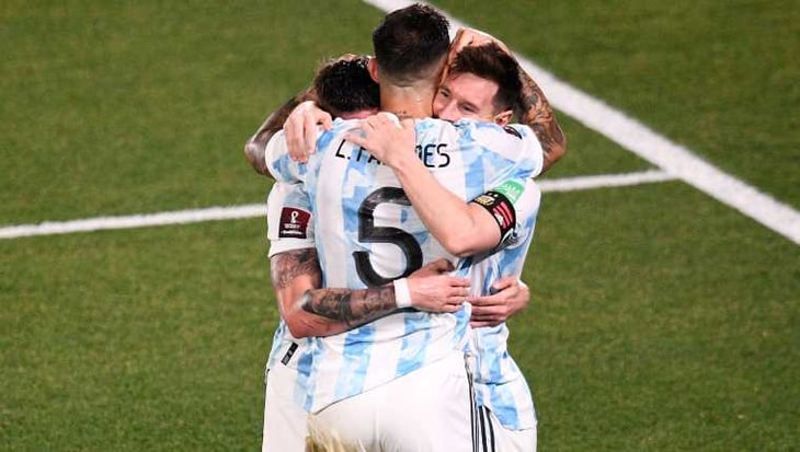 Argentina doblega a Uruguay y Messi llega a 80 goles con la Albiceleste