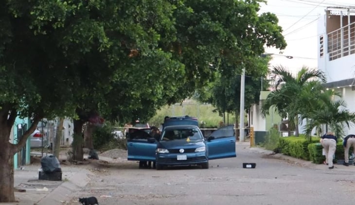 Hallan a mujer asesinada dentro de un auto en Culiacán