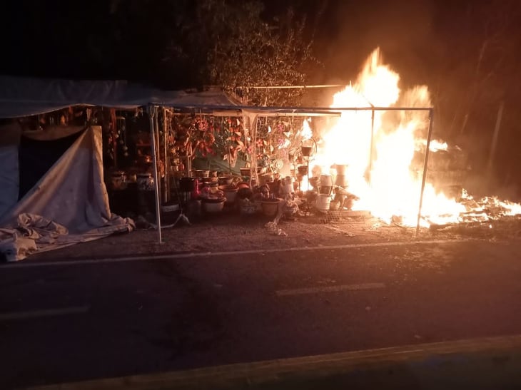 Dos puestos de comida terminan envueltos en llamas en el Ejido 8 de Enero