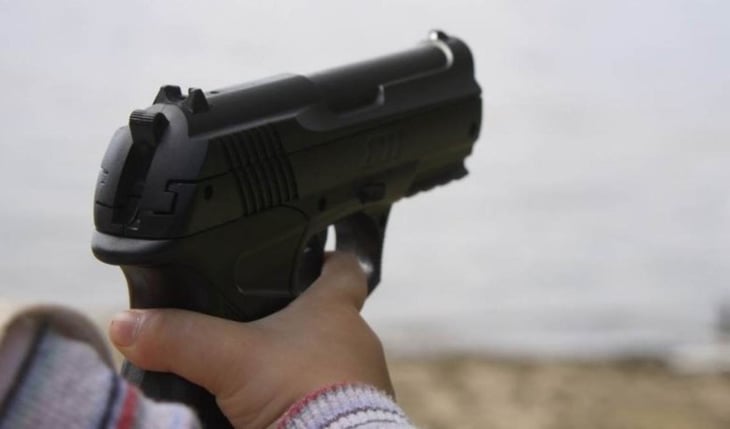 Niño dispara 'accidentalmente' arma y fallece, Puebla