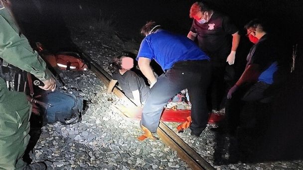 Una familia de indocumentados caen del tren, al padre le amputó un brazo, a la mujer una pierna y a bebé un dedo de su mano 