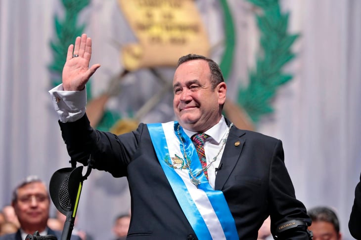 El presidente de Guatemala viajará a Colombia para reunión oficial con Duque