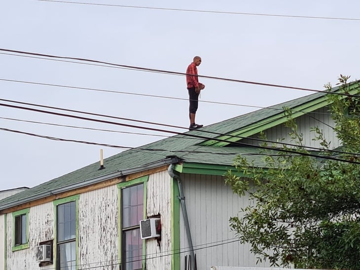 Ladrón subió al techo de un domicilio e intentó suicidarse para evitar ser detenido en Piedras Negras