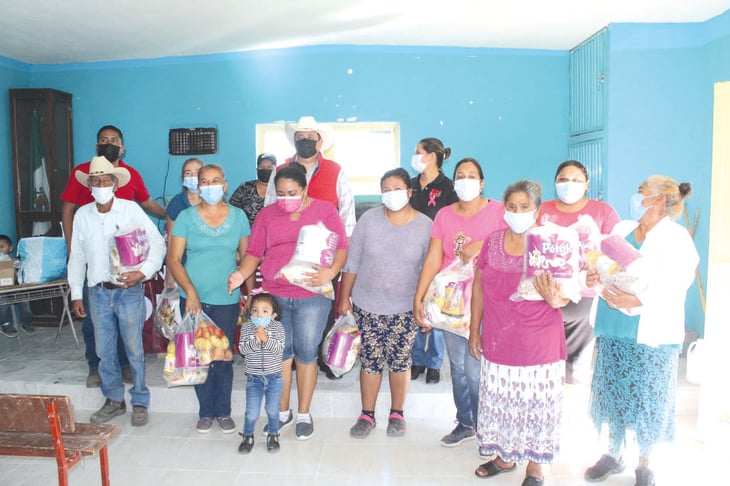 Las familias del ejido Palo Blanco y la Soledad reciben apoyos en despensas
