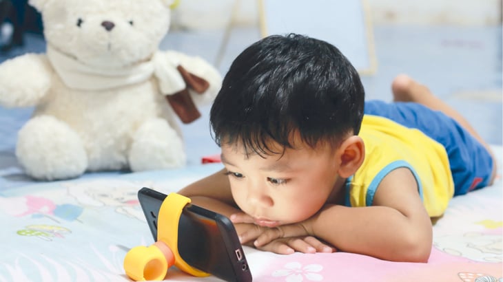 Los niños sufren de problemas visuales por celulares y tablet