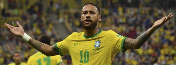 Brasil golea a Uruguay en una brillante actuación de Neymar
