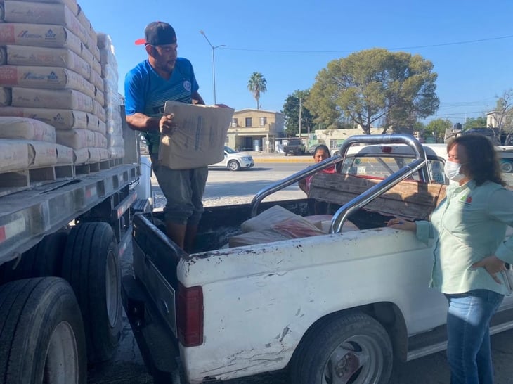 La entrega de cemento subsidiado beneficia a 13 familias de San Buenaventura
