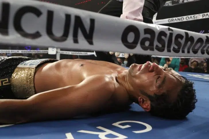 Boxeador mexicano termina en el hospital después de recibir nocaut