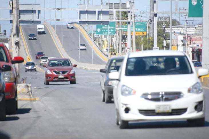 Vehículos de dudosa procedencia ofrecen servicio de taxi en Monclova 