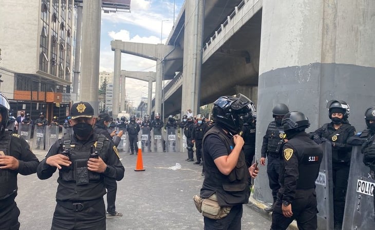 Policías repliegan a desplazados triquis que protestaban en la CNDH