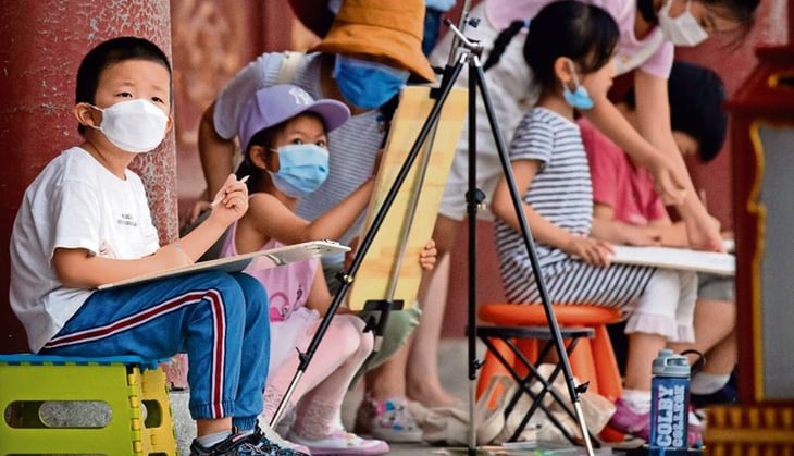En China buscan castigar a padres por mal comportamiento de sus hijos