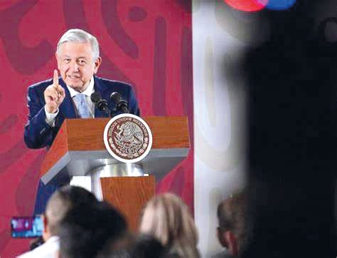 López Obrador exhibe ante Kerry  su política eléctrica como la 'más limpia'