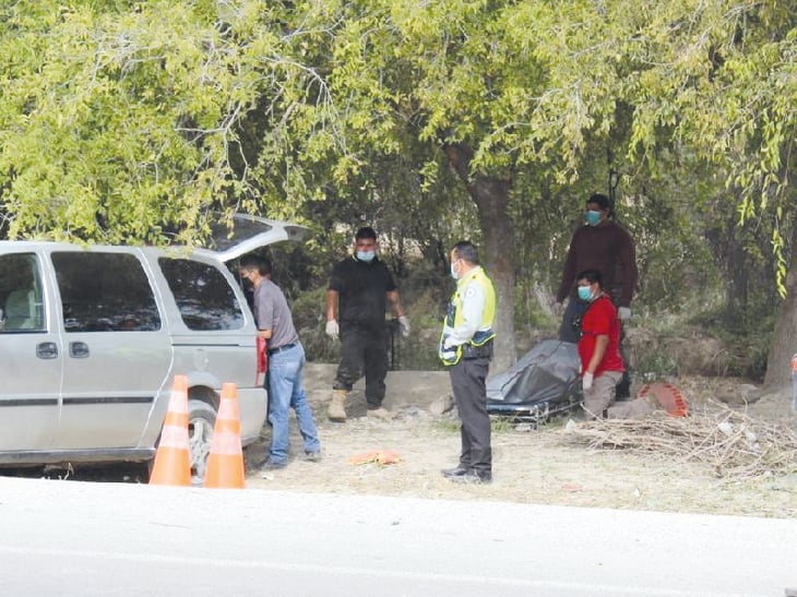 Conductor de camión escolar sale del camino en la carretera Morelos-Nava; no sobrevive 