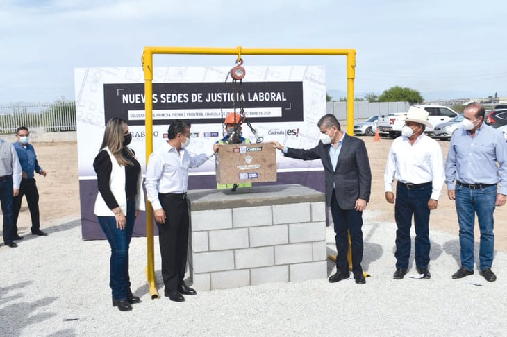 Gobernador de Coahuila coloca primera piedra del Centro de Conciliación