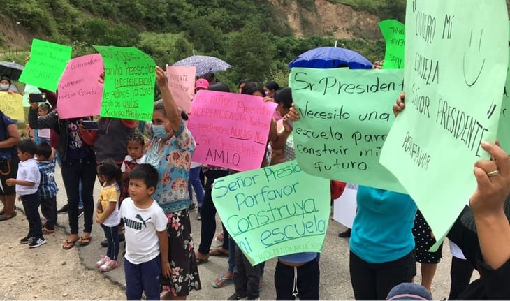 Habitantes de La Montaña de Guerrero piden a AMLO escuelas