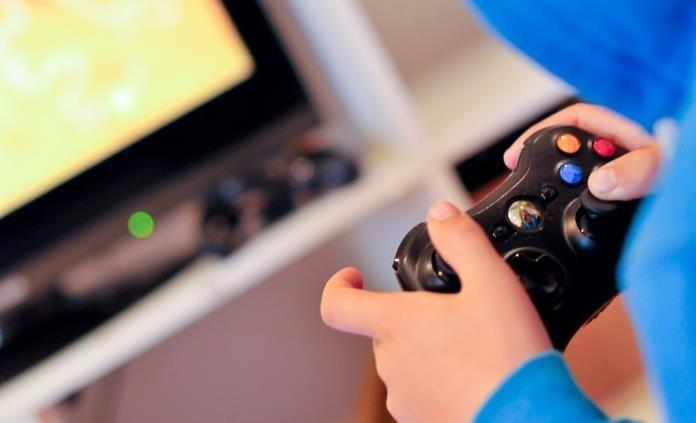 Defensoría pide protección para niños enganchados con videojuegos