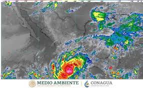 Se preparan ante posible ingreso de huracán 'Rick' a Lázaro Cárdenas