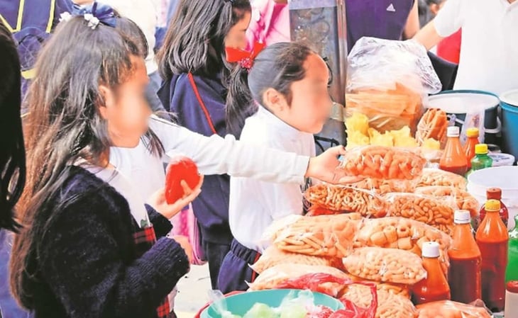 Morena busca evitar venta de 'comida chatarra' en escuelas de CDMX