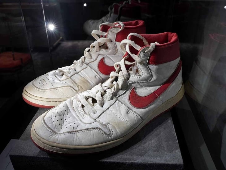 Subastan zapatillas de Michael Jordan de 1984 por 1,5 millones de dólares