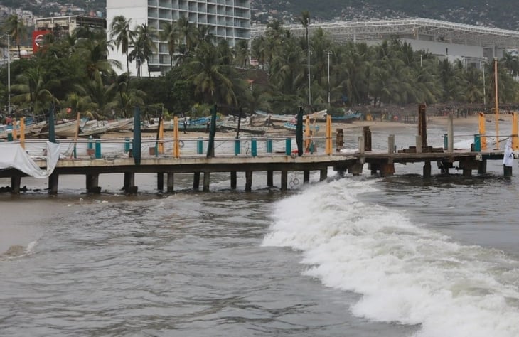 Reportan inundaciones y afectaciones en más de 50 viviendas por huracán 'Rick'