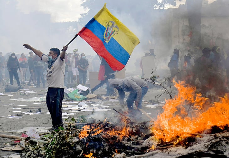 Bloqueos en 9 provincias y choques en segunda jornada de protesta en Ecuador