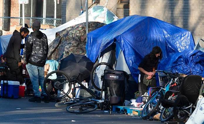 Miami declara ilegales los campamentos para las personas sin hogar 