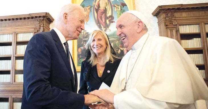 El Papa bendice a Biden como 'buen católico';  debe seguir recibiendo la comunión 