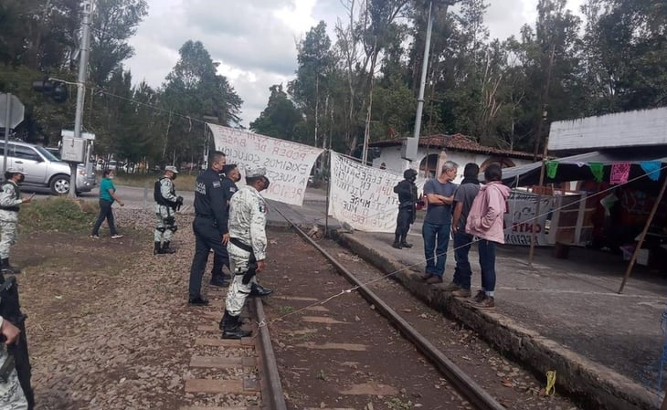 Tras 88 días de bloqueo desalojan a maestros de las vías en Michoacán