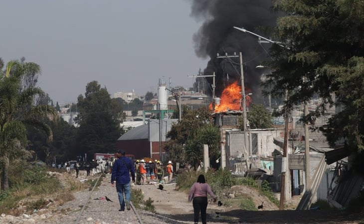 Sofocan incendio tras explosión por fuga de gas en Puebla