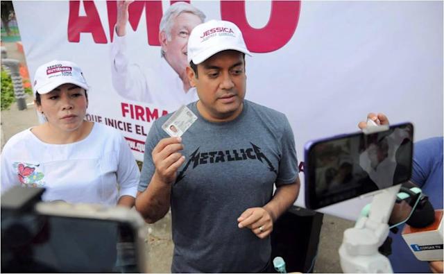 Sergio Gutiérrez Luna firma por consulta de revocación de mandato