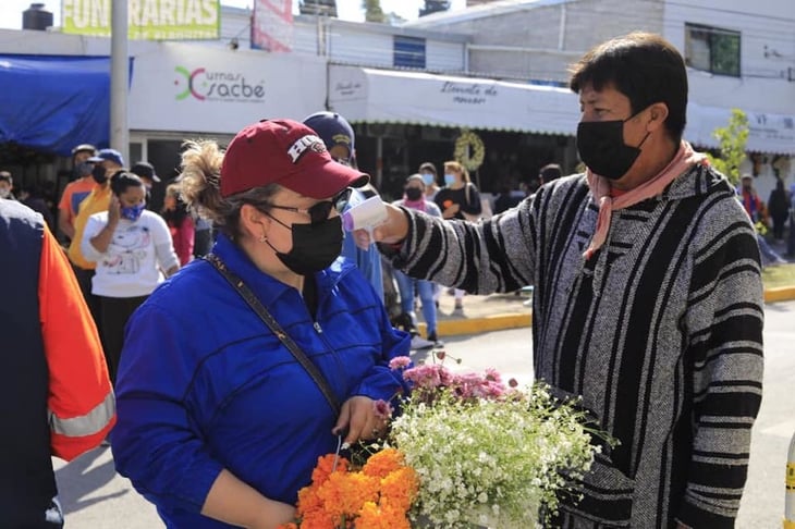 Más de 34 mil personas visitan panteones en Querétaro